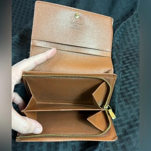 Louis Vuitton Zip Wallet - Picture 7 of 13